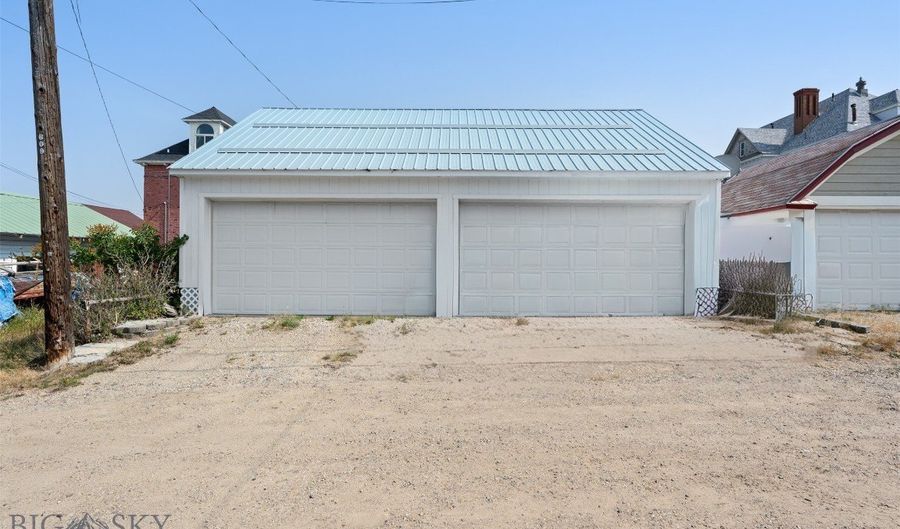 610 Hickory St, Anaconda, MT 59711 - 2 Beds, 2 Bath