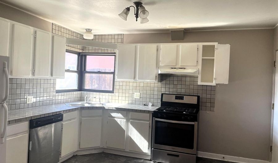 3812 Simms Ave, Albuquerque, NM 87108 - 2 Beds, 2 Bath