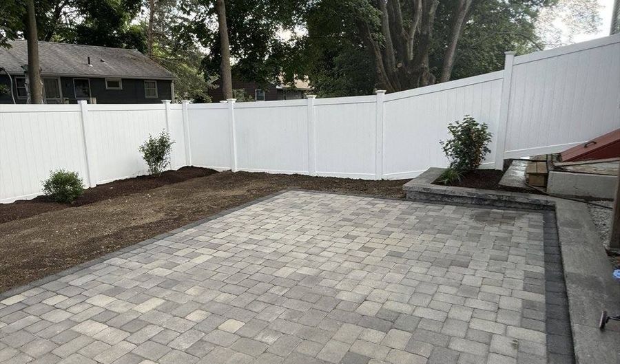 350 South Rd, Bedford, MA 01730 - 4 Beds, 3 Bath
