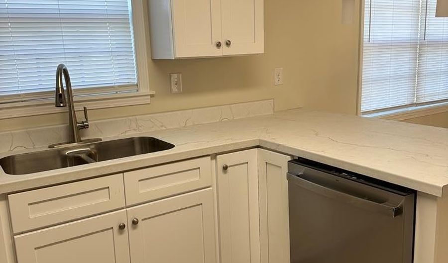 380 Locke Station Rd, Batesville, MS 38606 - 3 Beds, 1 Bath