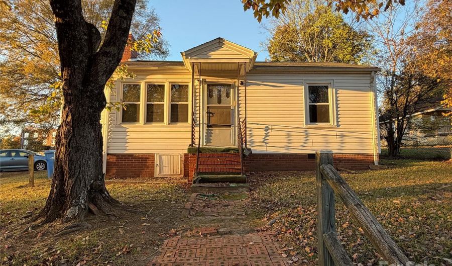 928 Bost St, Albemarle, NC 28001 - 2 Beds, 1 Bath