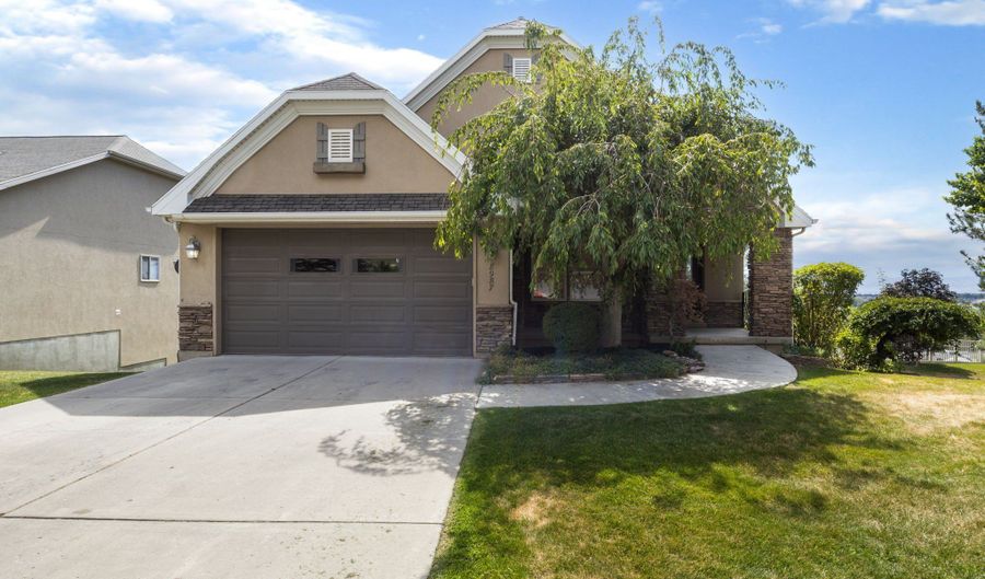 8987 N COTTAGE CANYON Dr, Cedar Hills, UT 84062 - 4 Beds, 4 Bath