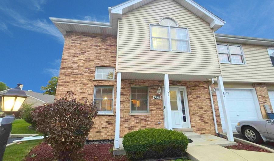 4336 W Emerald Way St, Alsip, IL 60803 - 2 Beds, 2 Bath