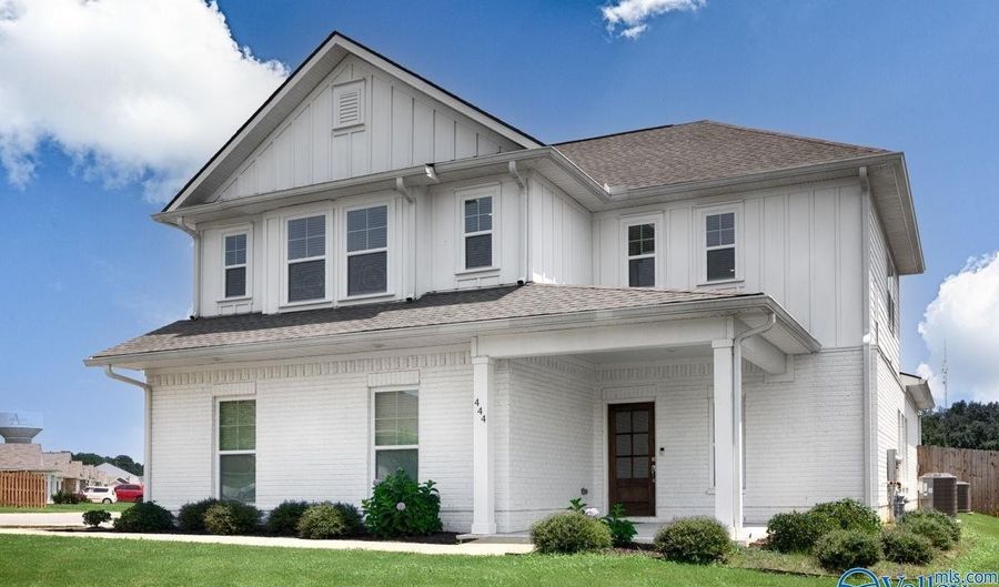 444 Summit Lakes Dr, Athens, AL 35613 - 4 Beds, 4 Bath