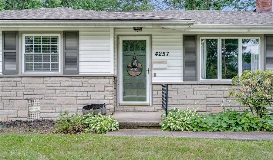 4257 Selkirk Ave, Austintown, OH 44511 - 3 Beds, 2 Bath