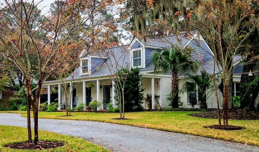 106 S Hermitage Rd, Beaufort, SC 29902 - 3 Beds, 2 Bath