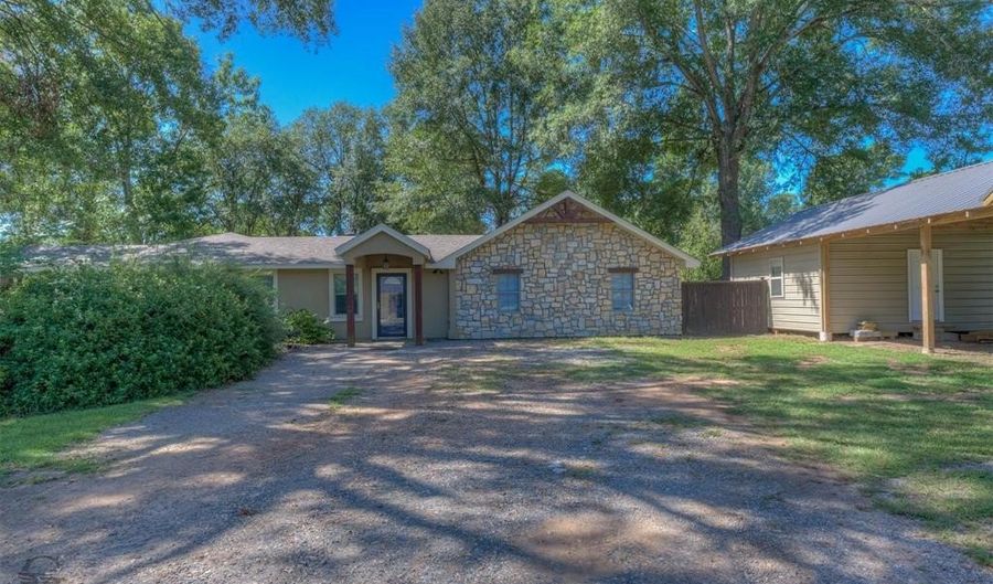 319 Larkin St, Benton, LA 71006 - 3 Beds, 2 Bath