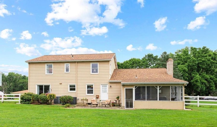 70 N FAIRFIELD Dr, Dover, DE 19901 - 4 Beds, 3 Bath