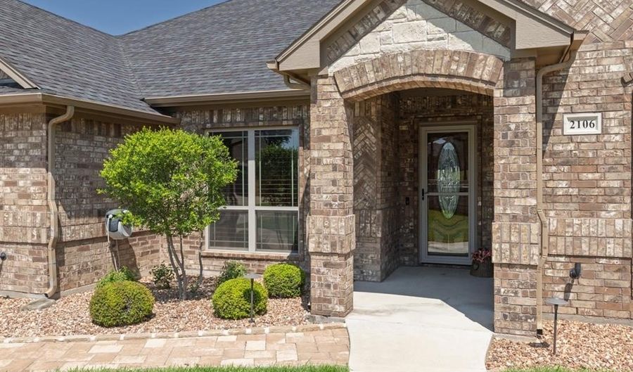 2106 Ridgecrest Dr, Weatherford, TX 76087 - 3 Beds, 2 Bath