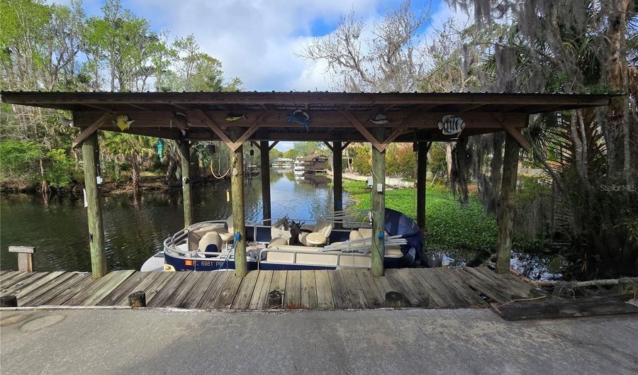 56449 MAPLE Rd, Astor, FL 32102 - 2 Beds, 2 Bath