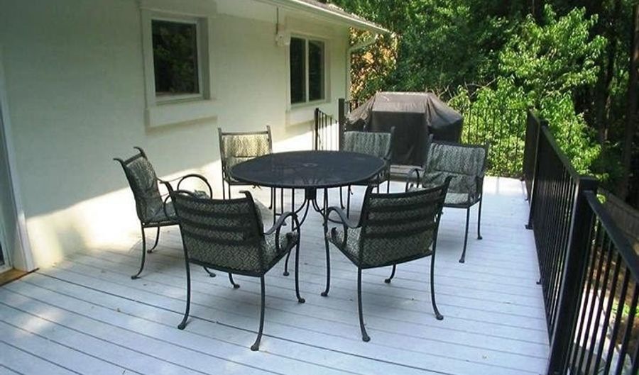 7913 CHARLESTON Ct, Bethesda, MD 20817 - 4 Beds, 4 Bath