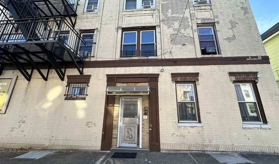 779 BROADWAY 2F, Bayonne, NJ 07002 - 3 Beds, 0 Bath