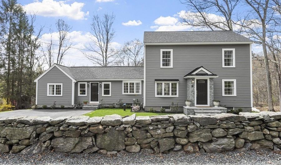 31 Manor Rd, Bolton, MA 01740 - 4 Beds, 3 Bath