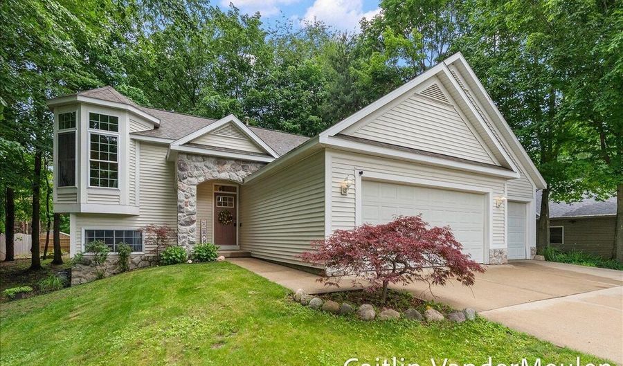 11035 Timberline Dr, Allendale, MI 49401 - 4 Beds, 2 Bath