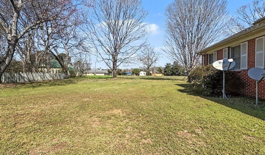 220 4th St SE, Aliceville, AL 35442 - 3 Beds, 3 Bath
