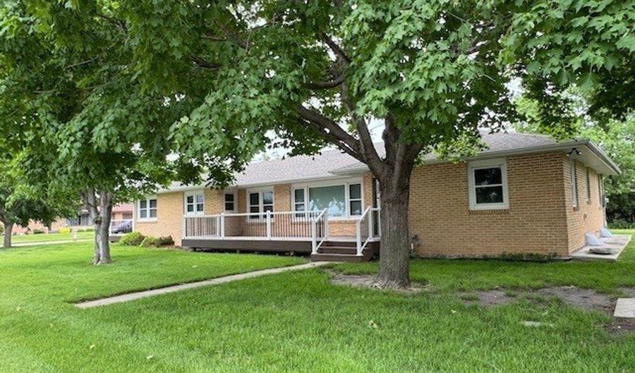 208 W Neely St, Atkinson, NE 68713 - 4 Beds, 3 Bath