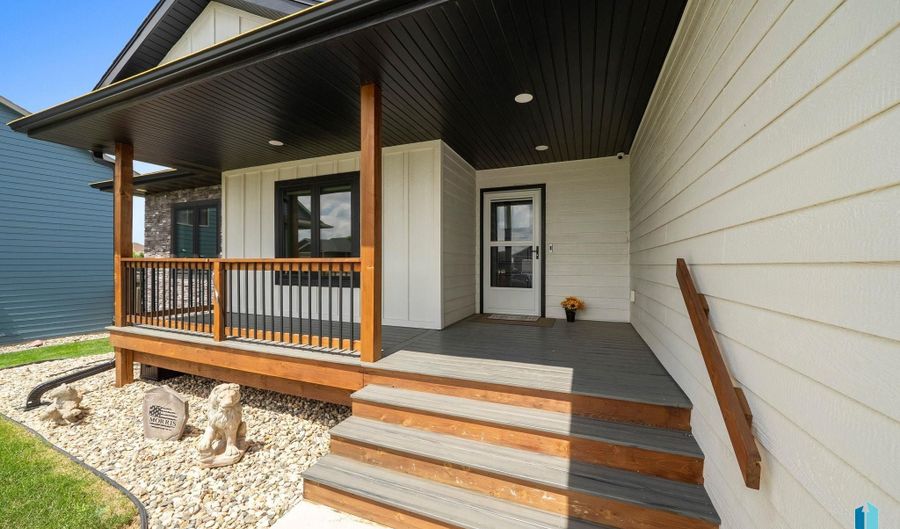 2820 E Daybreak Cir, Brandon, SD 57005 - 5 Beds, 3 Bath