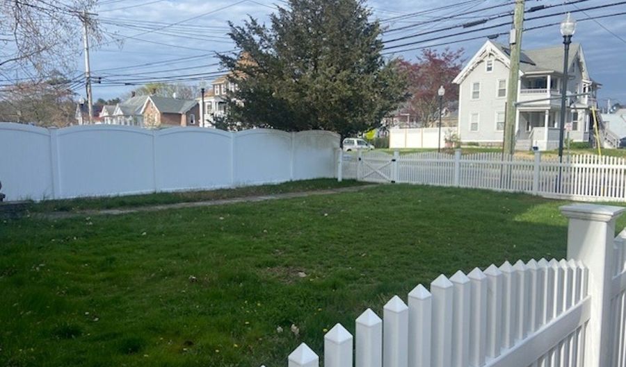 279 Wakelee Ave, Ansonia, CT 06401 - 2 Beds, 1 Bath