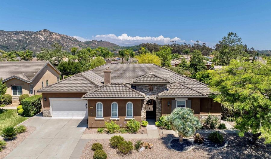 2532 Douglaston Gln, Escondido, CA 92026 - 4 Beds, 3 Bath