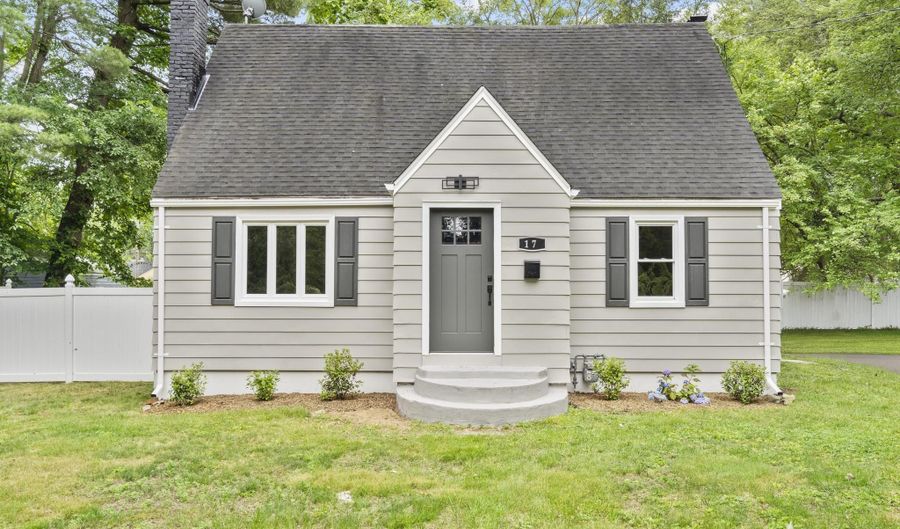 17 Brookdale Ave, Bloomfield, CT 06002 - 3 Beds, 2 Bath