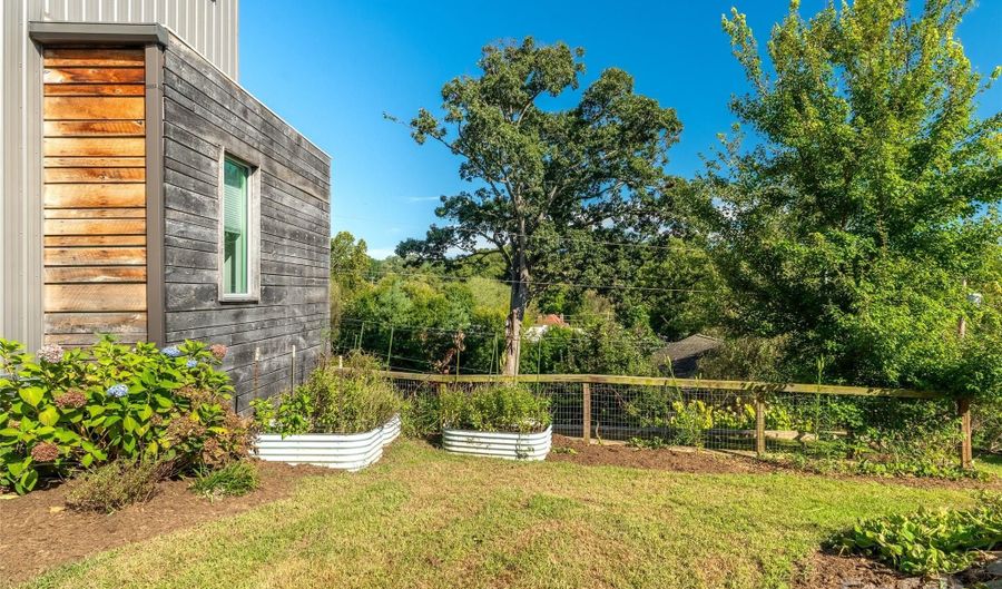 35 Jefferson Dr, Asheville, NC 28801 - 3 Beds, 2 Bath