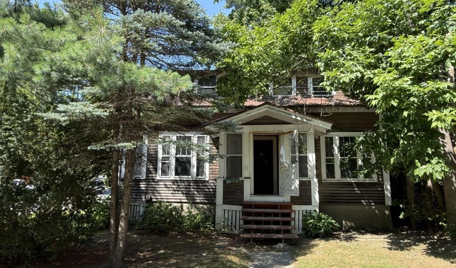 148 Sewall St, Augusta, ME 04330 - 4 Beds, 2 Bath