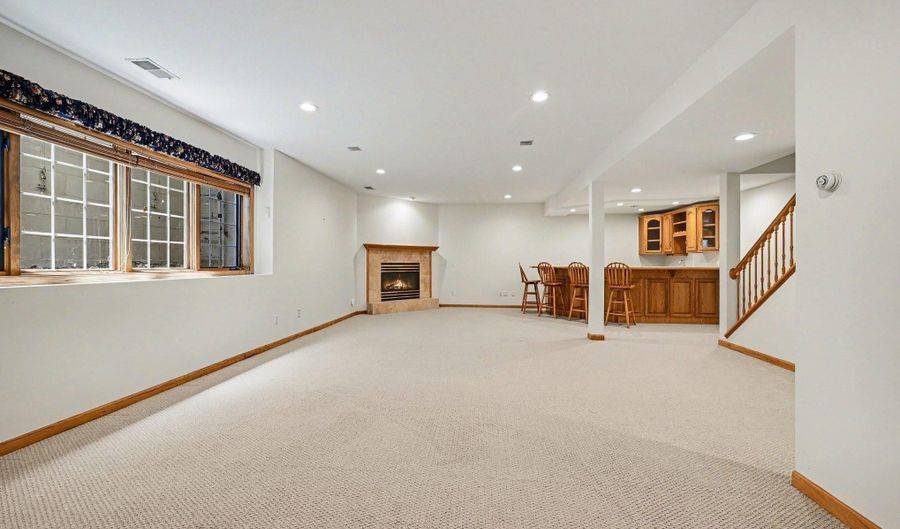 12999 Garvin Brook Ln, Apple Valley, MN 55124 - 2 Beds, 3 Bath