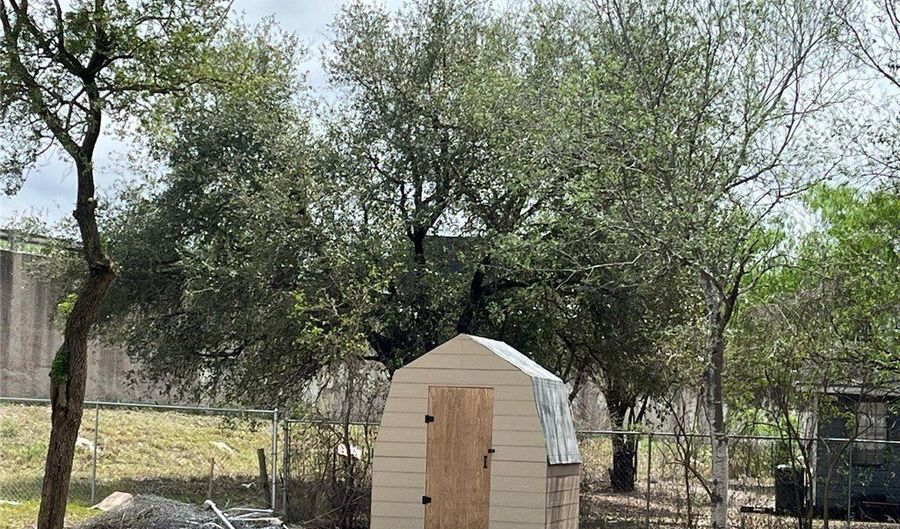 724 W Front St, Alice, TX 78332 - 0 Beds, 0 Bath