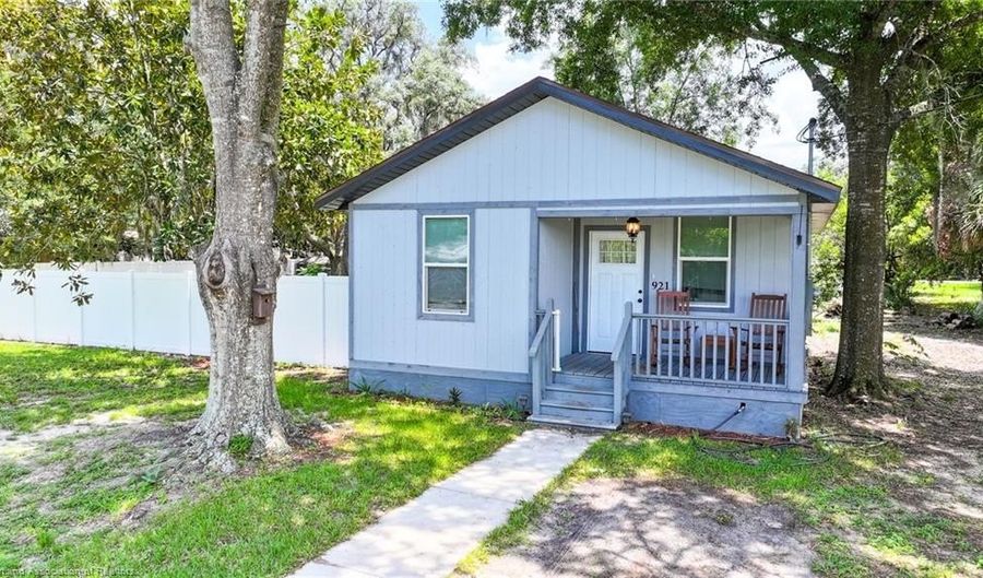 921 W Winifred St, Avon Park, FL 33825 - 3 Beds, 2 Bath