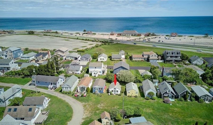 64 Burnside Ave, Narragansett, RI 02882 - 1 Beds, 1 Bath