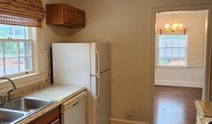 385 Johnson Ferry Rd NE, Atlanta, GA 30328 - 3 Beds, 1 Bath