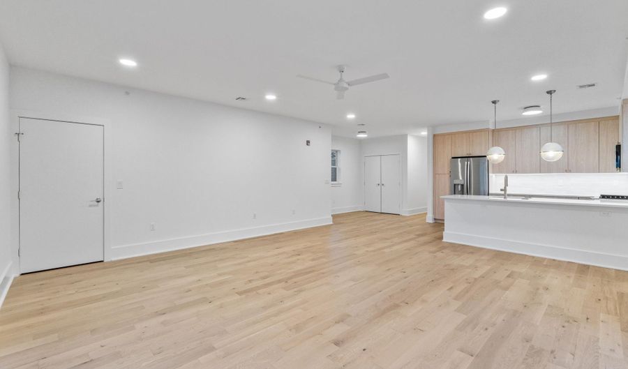 525 AVENUE E 3, Bayonne, NJ 07002 - 3 Beds, 3 Bath