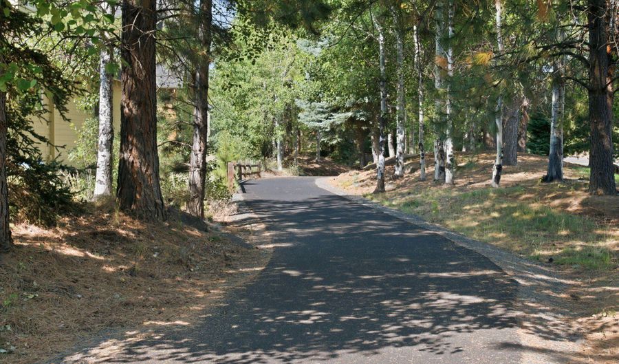 19350 SW Laurelhurst Way, Bend, OR 97702 - 3 Beds, 3 Bath