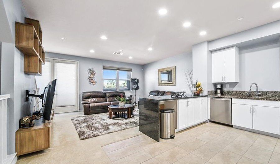 801 S Anaheim Blvd 106, Anaheim, CA 92805 - 3 Beds, 4 Bath
