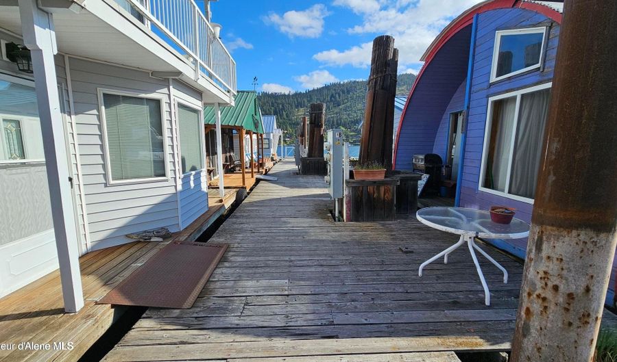 33671 N Macdonalds 2nd Dock Dr, Bayview, ID 83803 - 2 Beds, 1 Bath