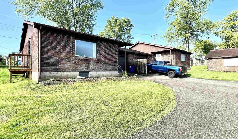520-526 5th St, Bedford, IN 47421 - 8 Beds, 4 Bath