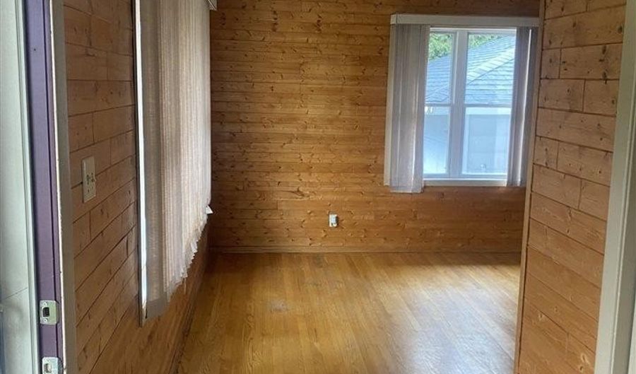 39 Erie St, Aurora, MN 55705 - 2 Beds, 2 Bath
