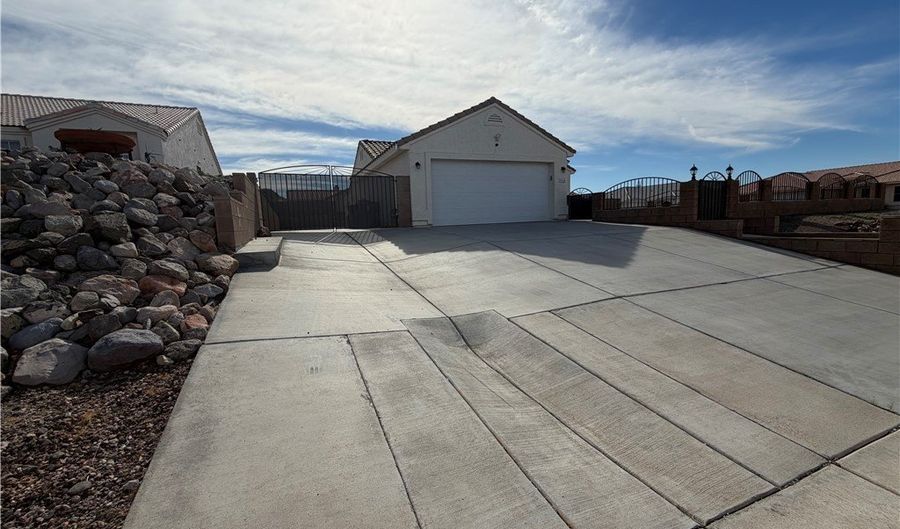 2416 N Ridge Ave, Bullhead City, AZ 86429 - 3 Beds, 2 Bath