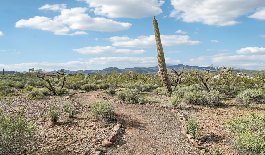 35190 S APRIL Dr, Black Canyon City, AZ 85324 - 3 Beds, 2 Bath