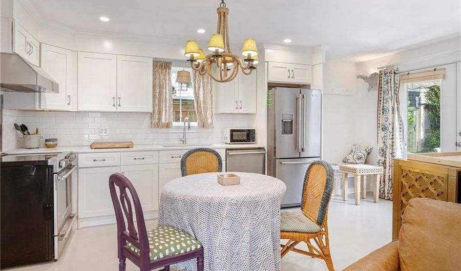 604 Thames & 4 Dixon St, Newport, RI 02840 - 5 Beds, 4 Bath