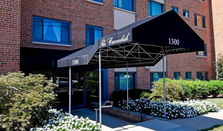 1300 S ARLINGTON RIDGE Rd 204, Arlington, VA 22202 - 1 Beds, 1 Bath