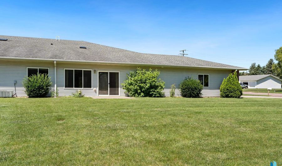 701 S 3rd St, Beresford, SD 57004 - 2 Beds, 2 Bath