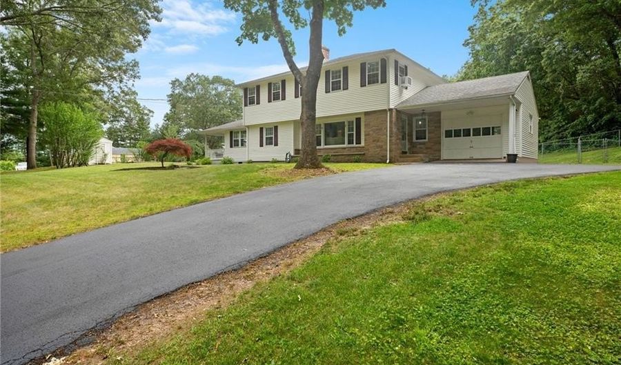 15 Bestwick Trl, Coventry, RI 02816 - 4 Beds, 3 Bath
