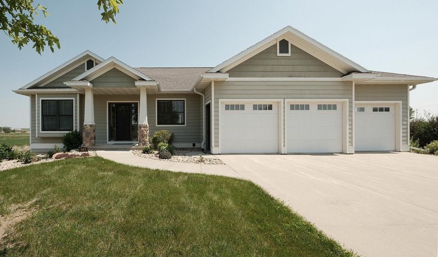 103 Andrews Ct, Alton, IA 51003 - 3 Beds, 3 Bath