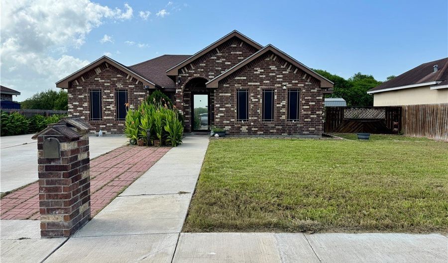 1521 Seabreeze St, Alice, TX 78332 - 3 Beds, 2 Bath