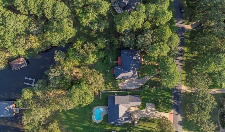 4936 Old Oak Dr, Benton, LA 71006 - 3 Beds, 2 Bath