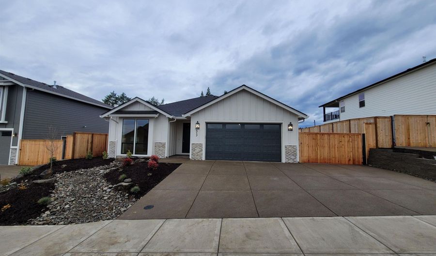 NW Crater Lake # 111 Dr, Dallas, OR 97338 - 3 Beds, 2 Bath