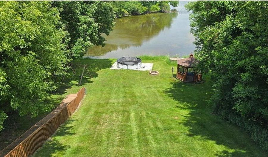 2502 S Shore Dr, Albert Lea, MN 56007 - 6 Beds, 4 Bath