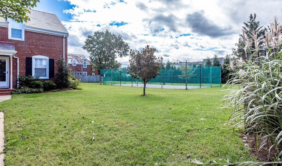 3420 S WAKEFIELD St S, Arlington, VA 22206 - 2 Beds, 2 Bath