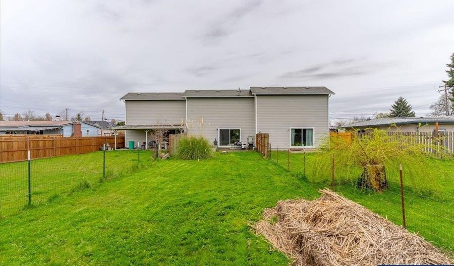 3426 Marion 1 2 3 St SE, Albany, OR 97322 - 3 Beds, 5 Bath